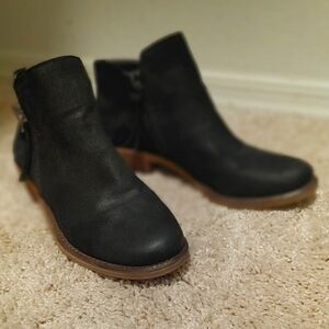 Gianni Bini booties